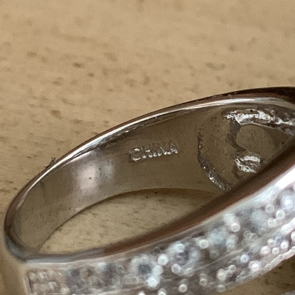Vintage Sterling Silver Cubic Zirconia Ring sz 8 - Picture 7 of 7
